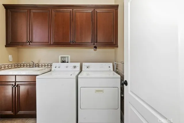 a view of a yard with palm trees
