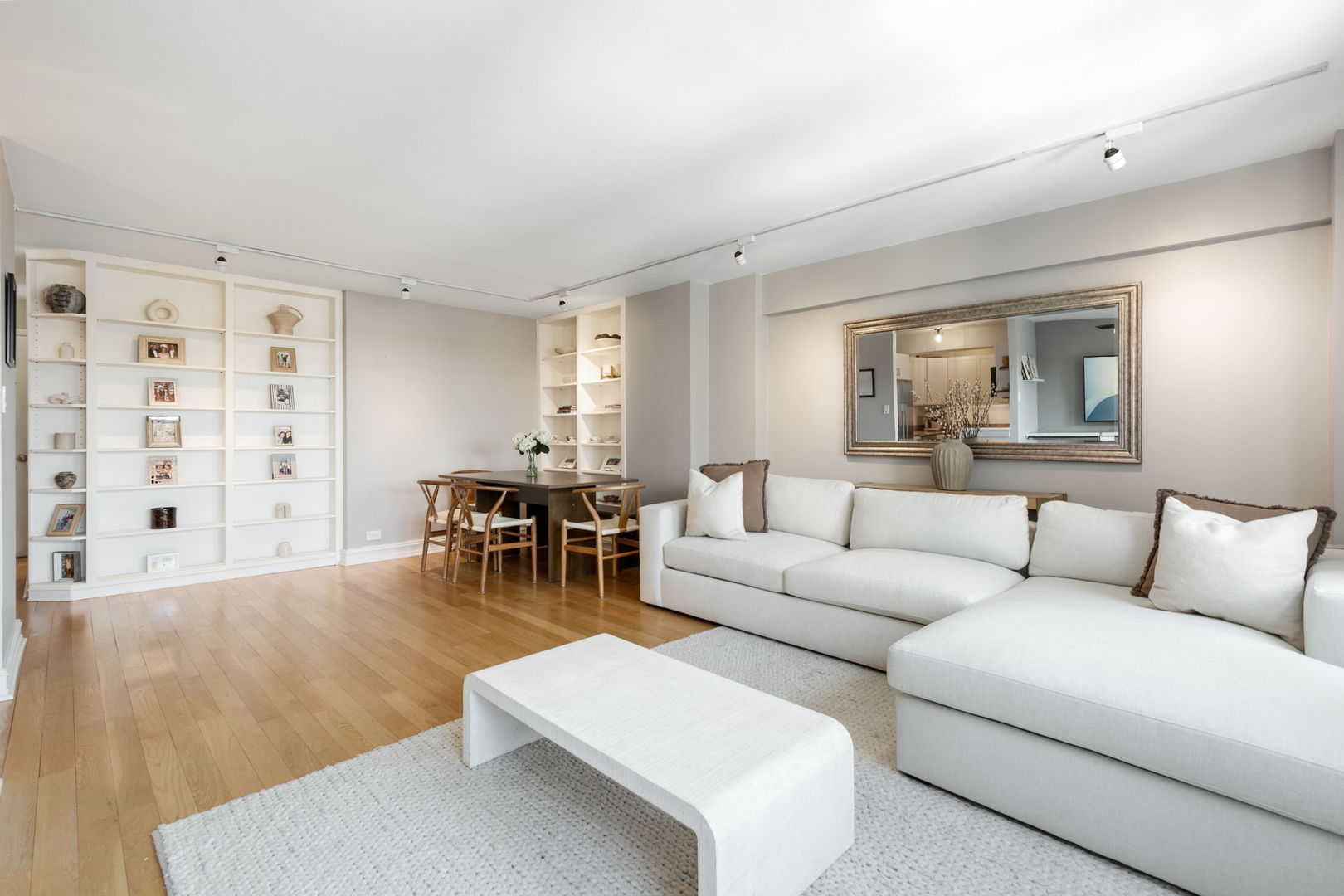 2909 North Sheridan Road, Unit 1104 Chicago, IL 60657 - Photo 4 of 16