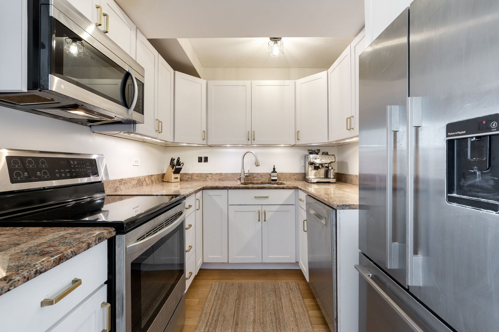 2909 North Sheridan Road, Unit 1104 Chicago, IL 60657 - Photo 5 of 16