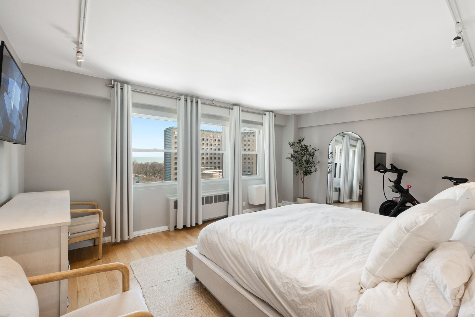 2909 North Sheridan Road, Unit 1104 Chicago, IL 60657 - Photo 8 of 16