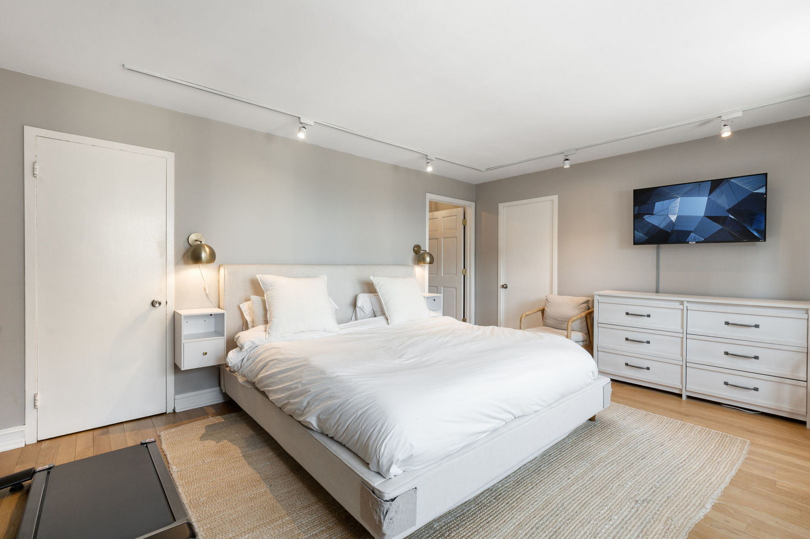 2909 North Sheridan Road, Unit 1104 Chicago, IL 60657 - Photo 10 of 16