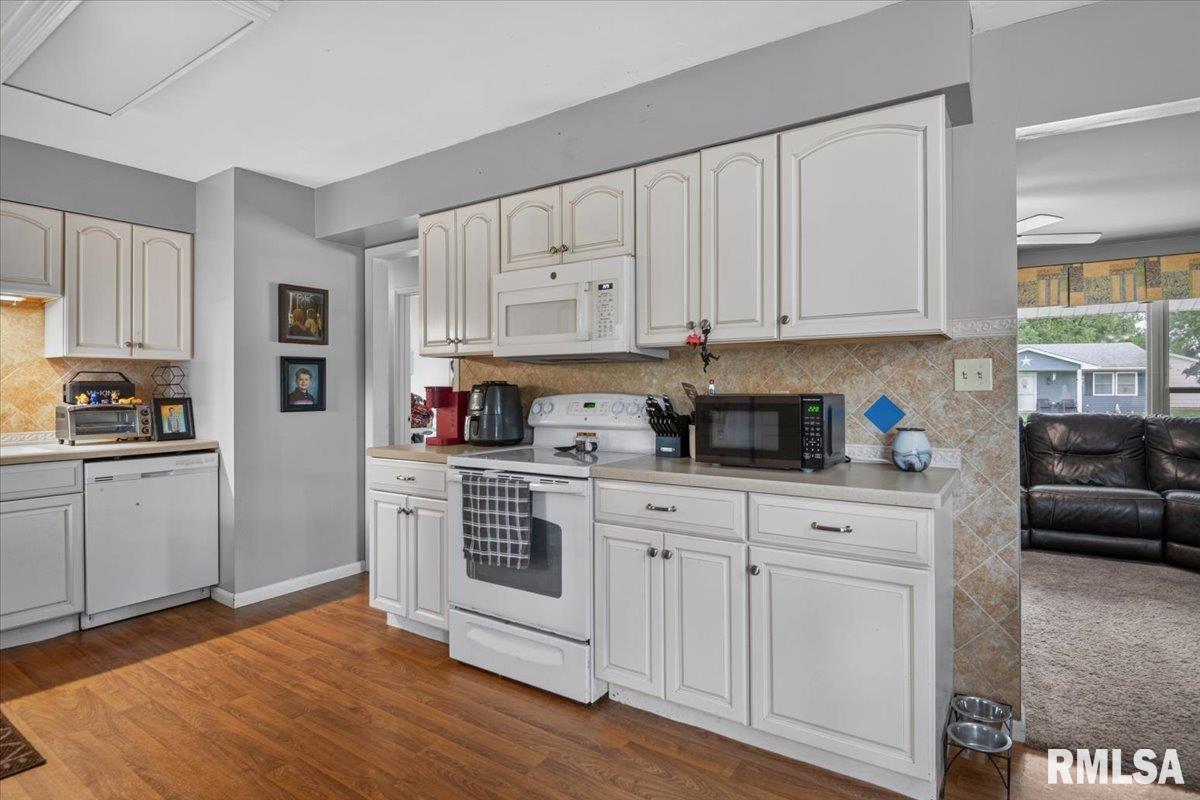 1527 Fairfield Drive Springfield, IL 62702 - Photo 10 of 27 Gallery Image 10