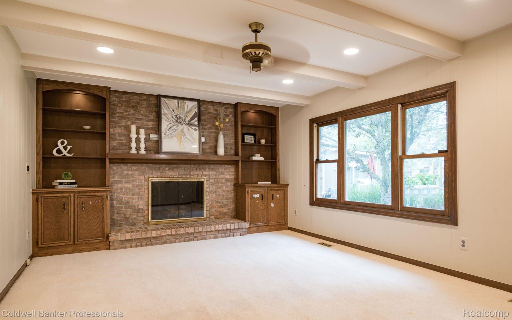 2464 Kimberly Fair Street Rochester, MI 48309 - Photo 13 of 36 Great built ins