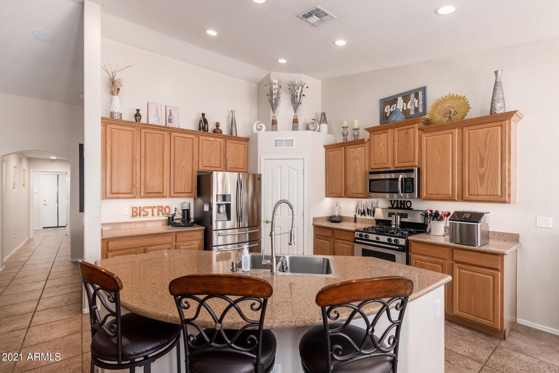3124 South Martingale Road Gilbert, AZ 85295 - Photo 7 of 26 martingale kitchen2