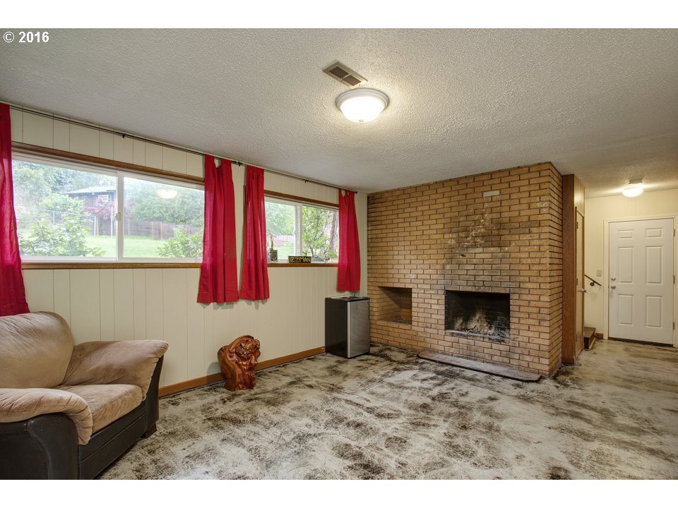 18101 Oatfield Road Gladstone, OR 97027 - Photo 11 of 28 Gallery Image 11