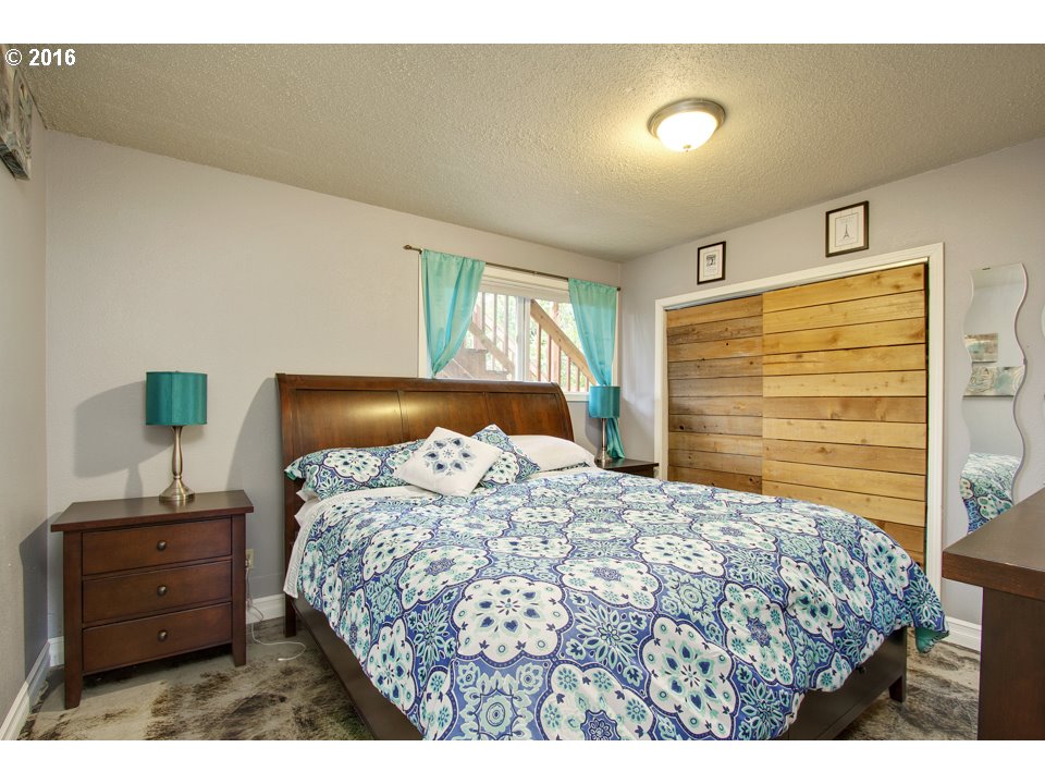 18101 Oatfield Road Gladstone, OR 97027 - Photo 12 of 28 Gallery Image 12