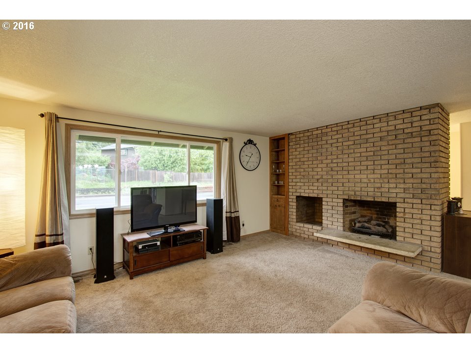 18101 Oatfield Road Gladstone, OR 97027 - Photo 15 of 28 Gallery Image 15