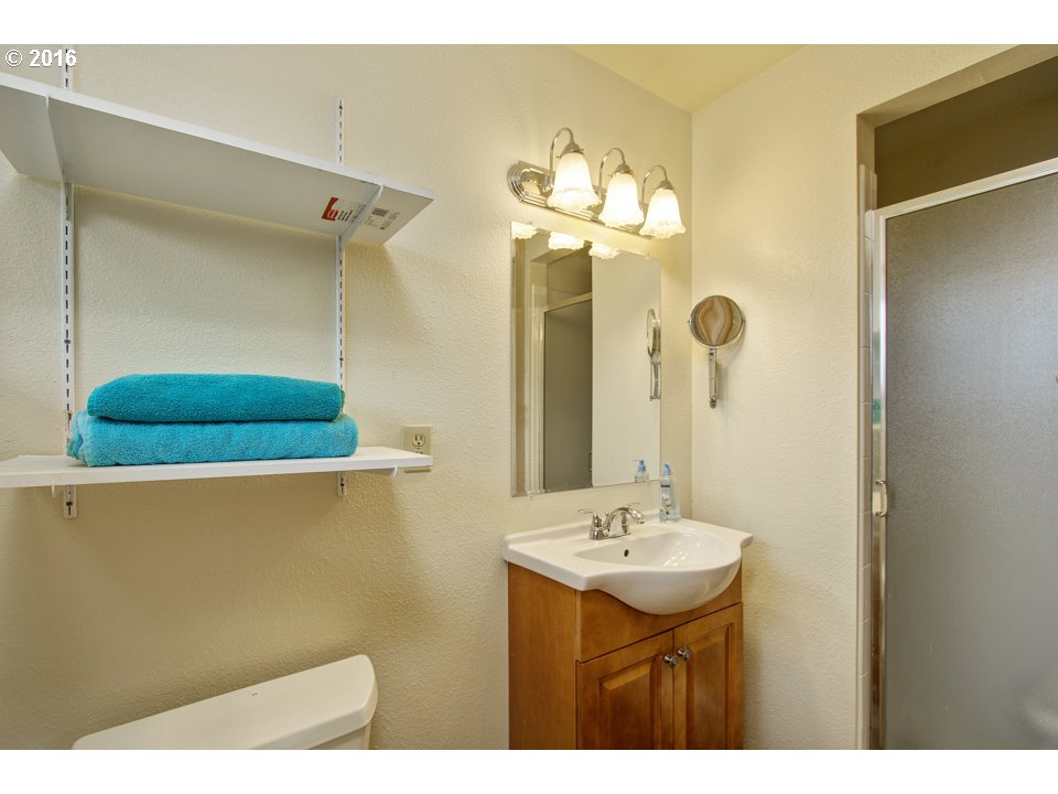 18101 Oatfield Road Gladstone, OR 97027 - Photo 19 of 28 Gallery Image 19
