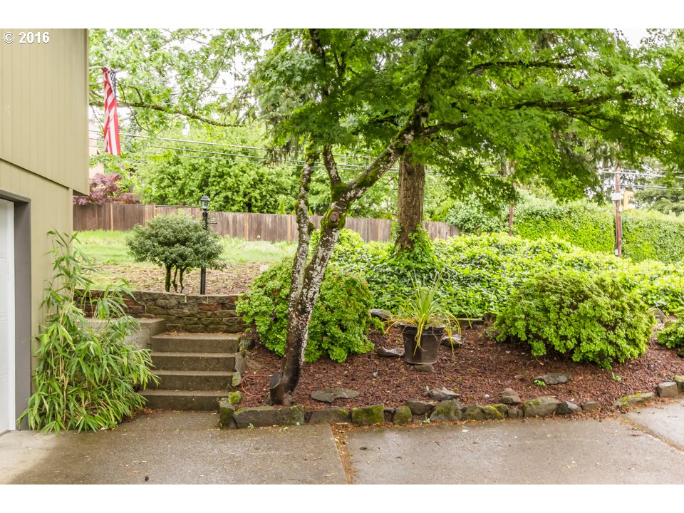 18101 Oatfield Road Gladstone, OR 97027 - Photo 22 of 28 Gallery Image 22