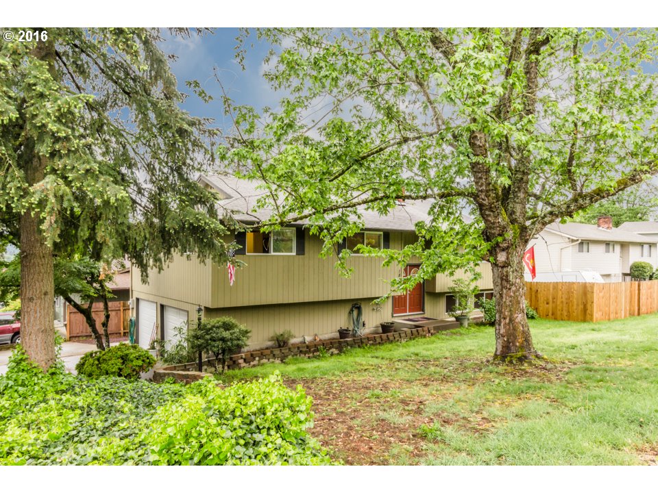 18101 Oatfield Road Gladstone, OR 97027 - Photo 3 of 28 Gallery Image 3