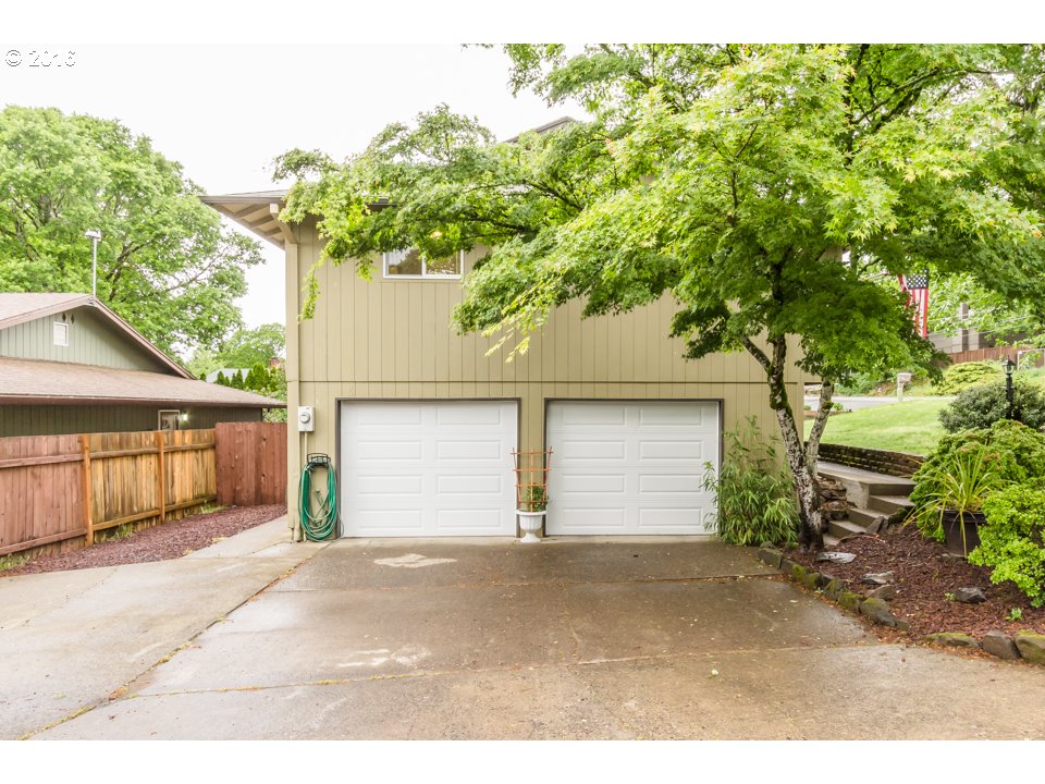 18101 Oatfield Road Gladstone, OR 97027 - Photo 4 of 28 Gallery Image 4