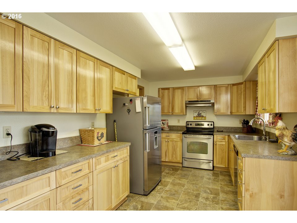 18101 Oatfield Road Gladstone, OR 97027 - Photo 5 of 28 Gallery Image 5