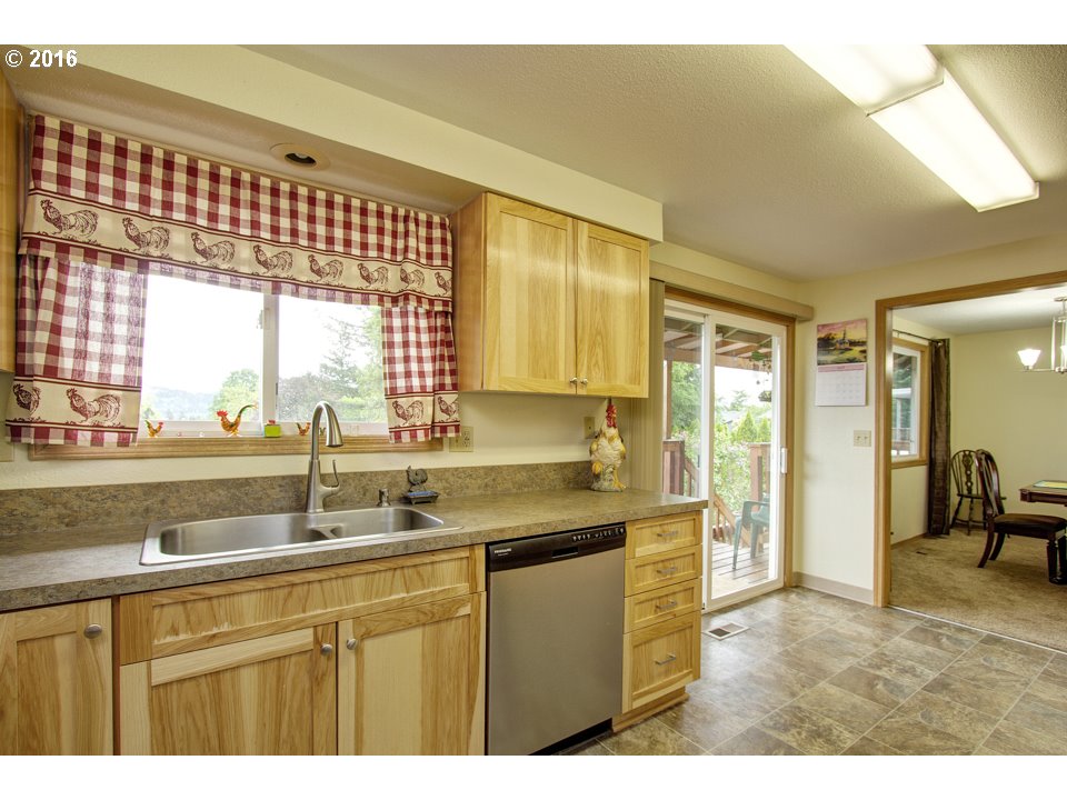 18101 Oatfield Road Gladstone, OR 97027 - Photo 6 of 28 Gallery Image 6
