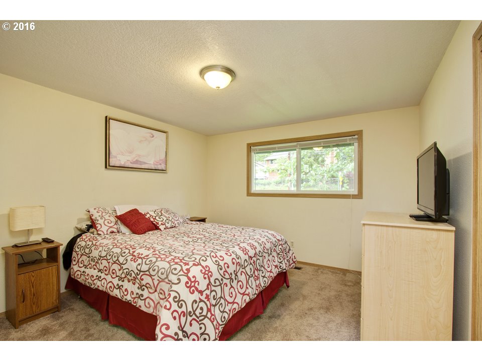 18101 Oatfield Road Gladstone, OR 97027 - Photo 7 of 28 Gallery Image 7