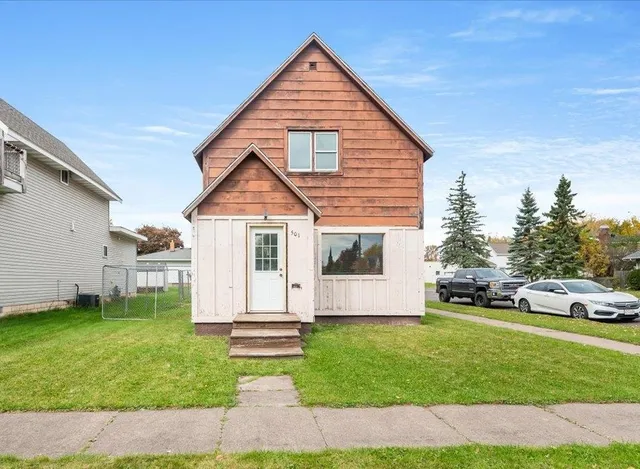 $210,000 | 501 20th Avenue East, Superior, WI 54880