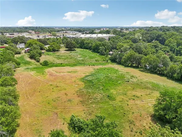 $1,100,000 | 116 Northeast 21st Road, Warrensburg, MO 64093