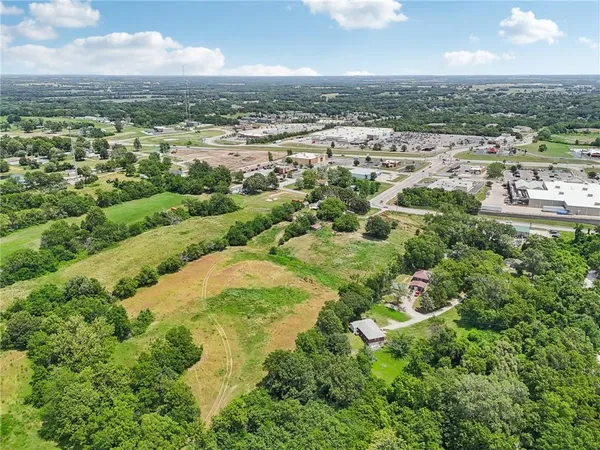 $1,100,000 | 116 Northeast 21st Road, Warrensburg, MO 64093