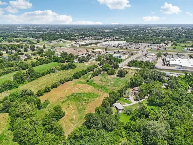 $1,100,000 | 116 Northeast 21st Road, Warrensburg, MO 64093