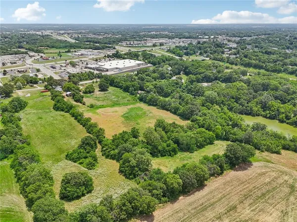 $1,100,000 | 116 Northeast 21st Road, Warrensburg, MO 64093