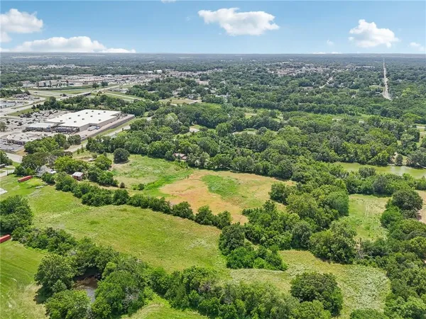 $1,100,000 | 116 Northeast 21st Road, Warrensburg, MO 64093