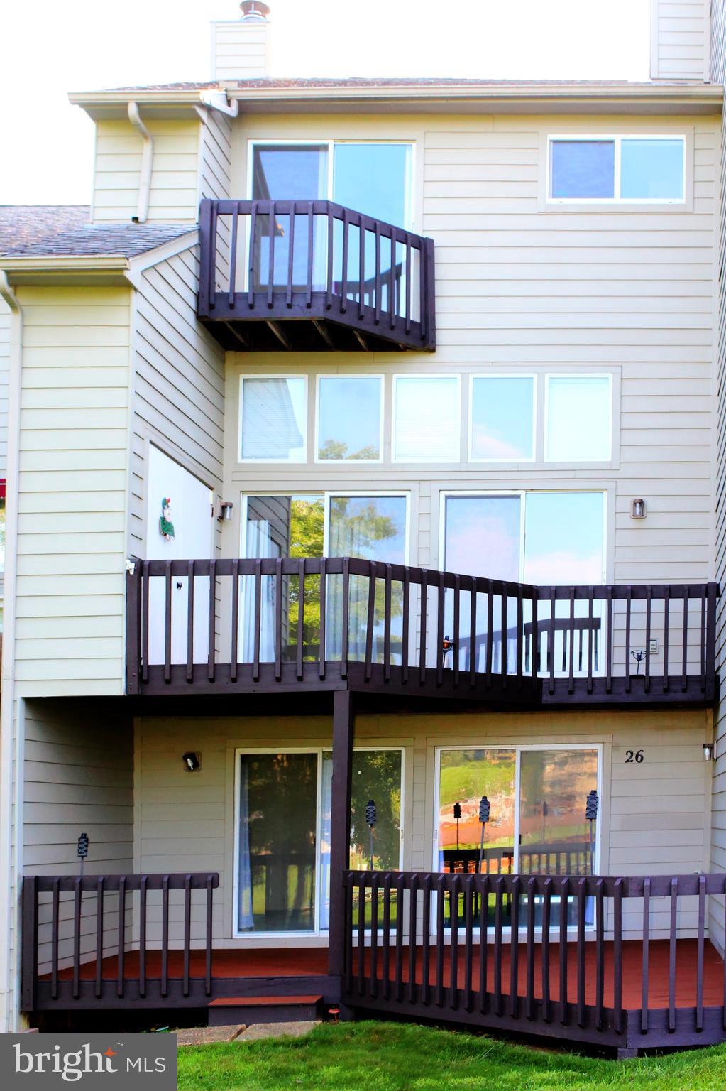 45 Ridge Court, Unit 26 Basye, VA 22842 - Photo 3 of 24 Rear view show all 3 decks1