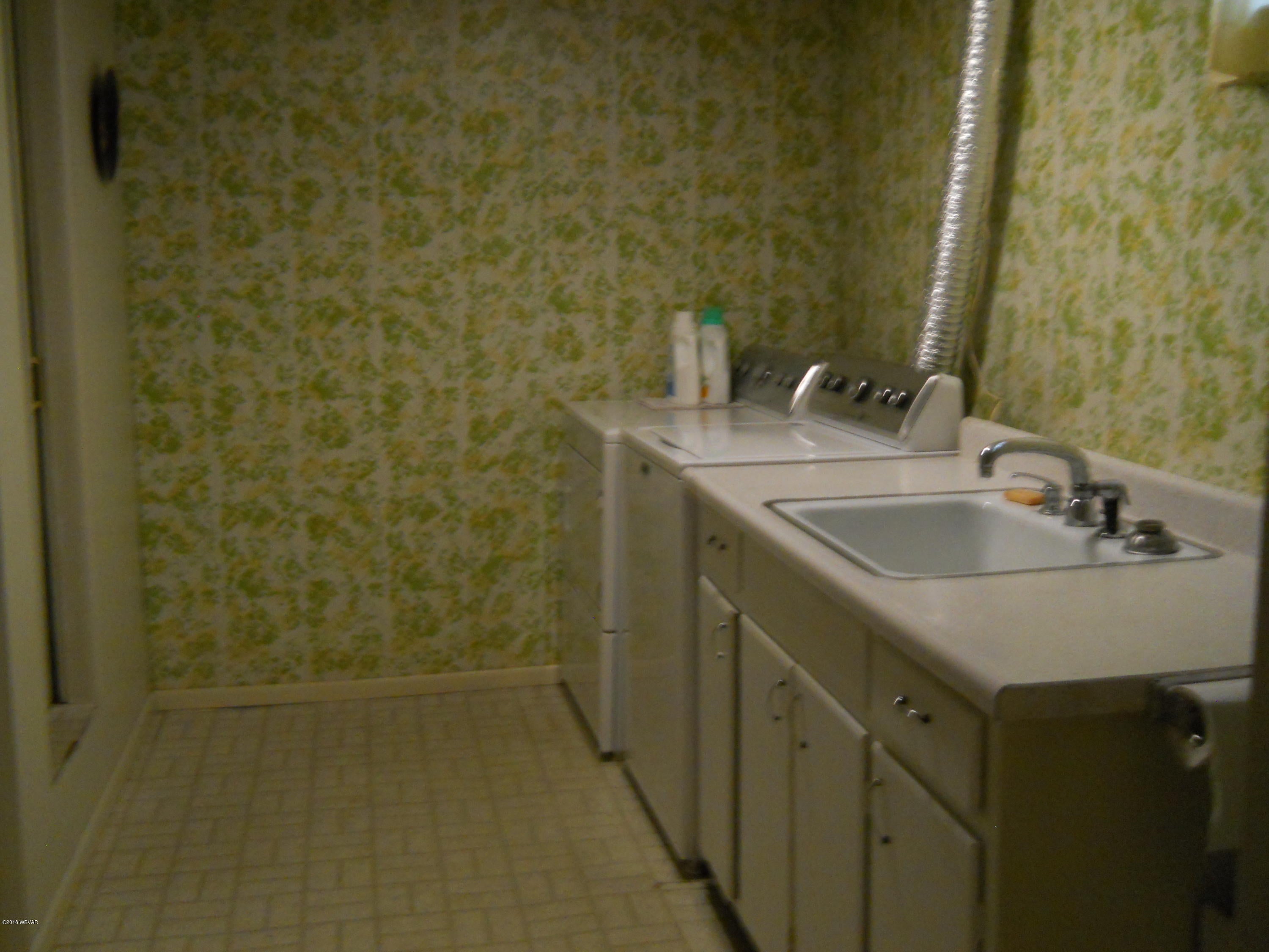 2139 Reed Street Williamsport, PA 17701 - Photo 18 of 21 Laundry Room