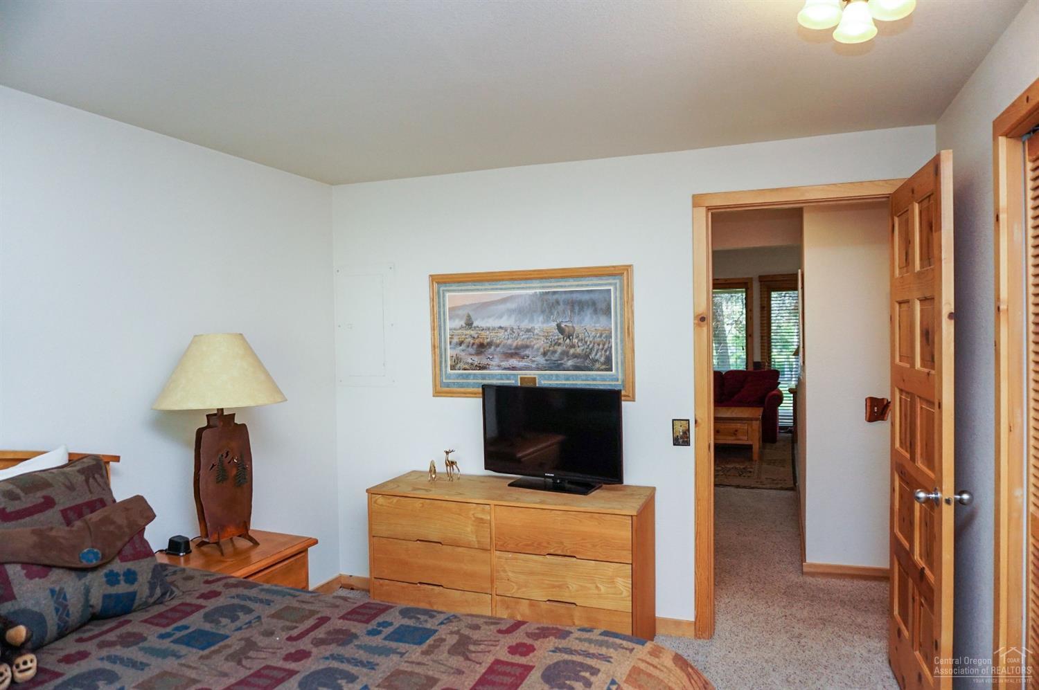 57534 Circle 4 Cabin Road Sunriver, OR 97707 - Photo 16 of 24 Additional Photo