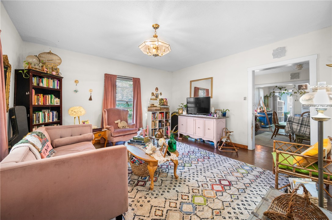 516 Maple Avenue Paris, IL 61944 - Photo 4 of 37