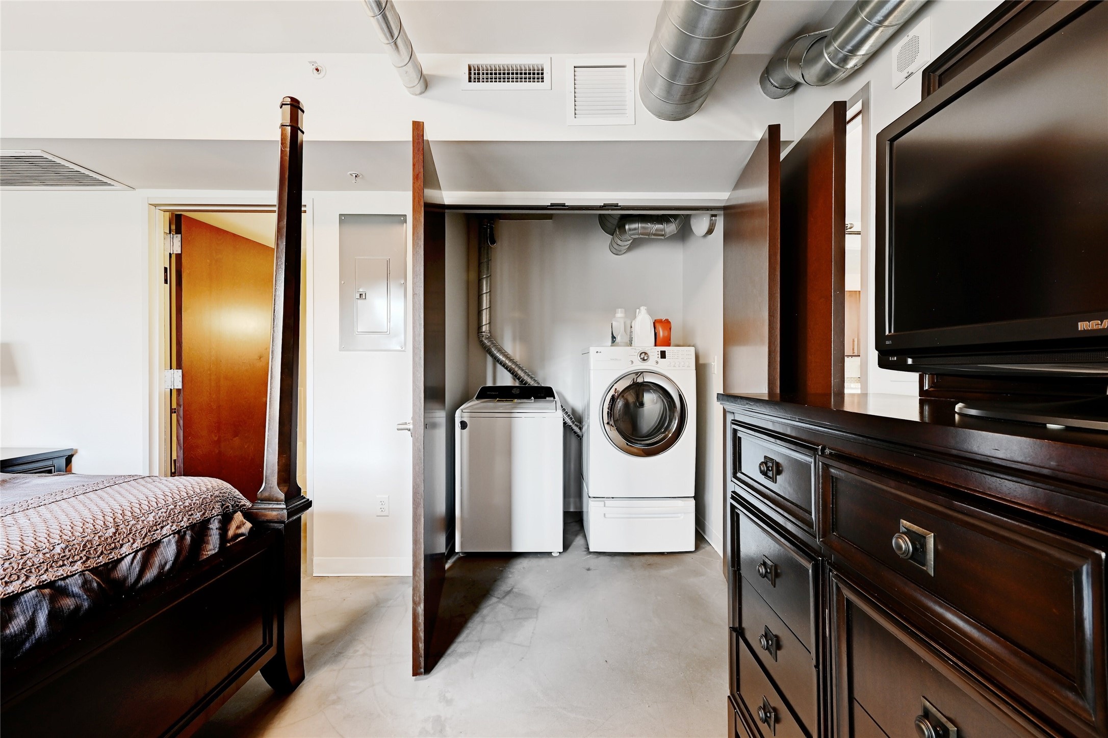 800 Brazos Street, Unit 705 Austin, TX 78701 - Photo 21 of 33 a utility room with dryer and washer