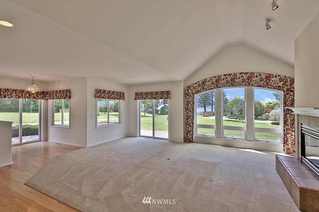 2247 Inverness Way Coupeville, WA 98239 - Photo 3 of 22 Gallery Image 3