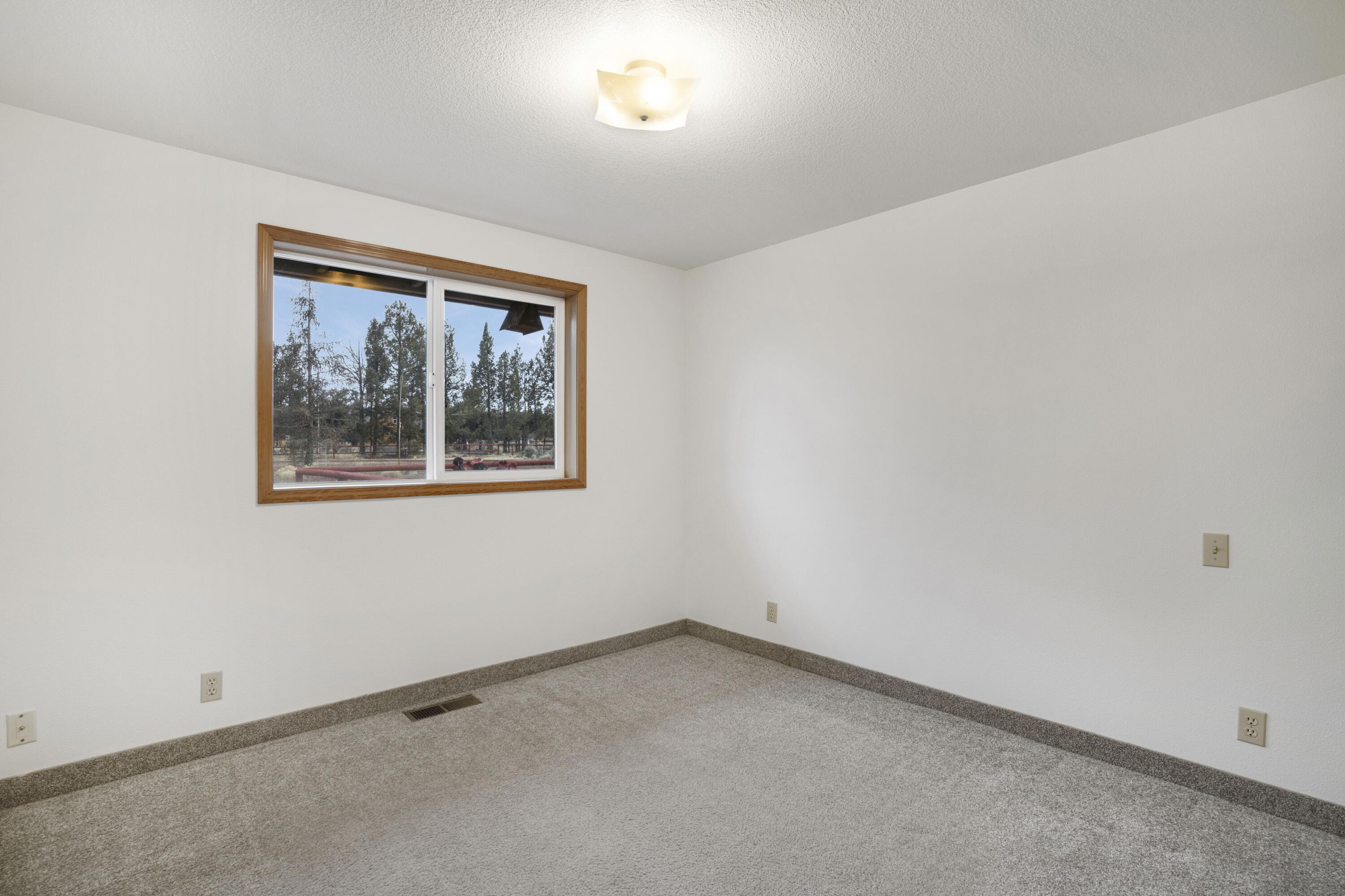 16946 Varco Road Bend, OR 97703 - Photo 9 of 36 Bedroom2