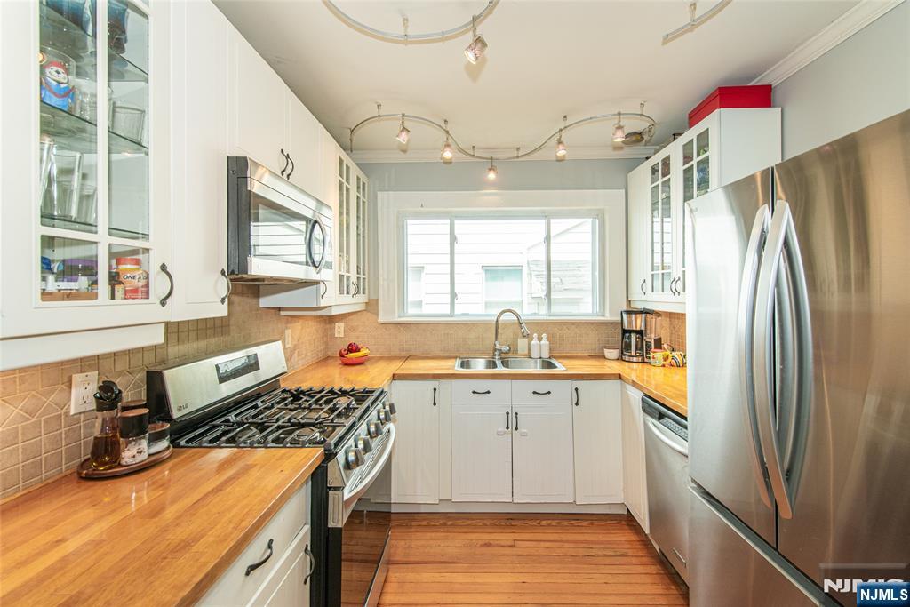 485 Valley Road Montclair, NJ 07043 - Photo 8 of 38