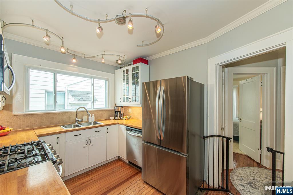 485 Valley Road Montclair, NJ 07043 - Photo 10 of 38