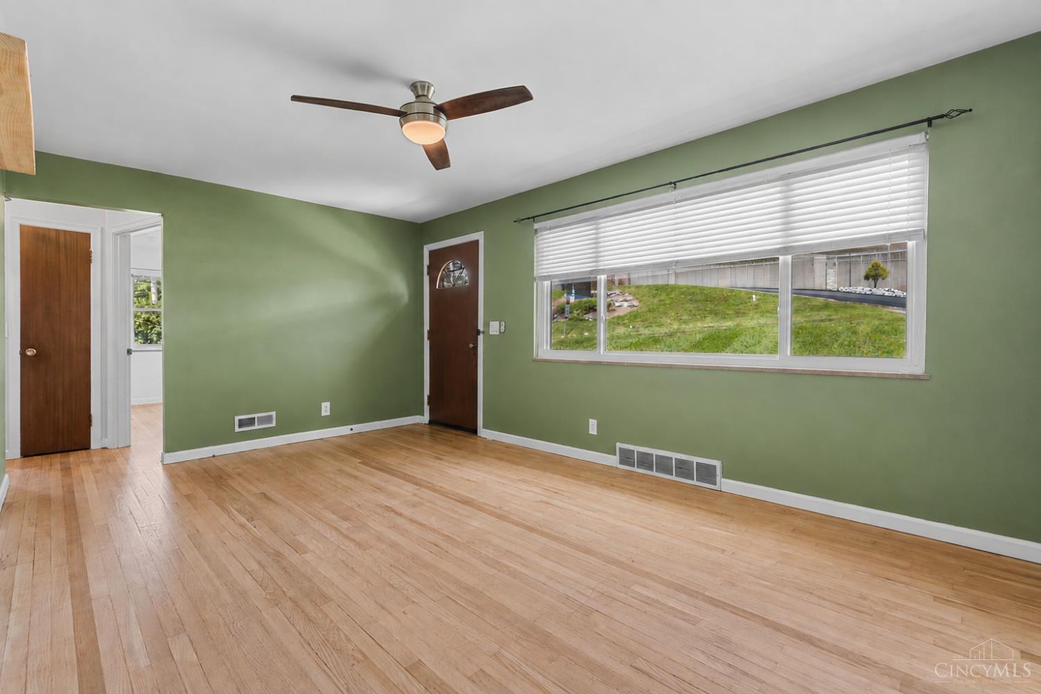 2361 East Galbraith Road Reading, OH 45237 - Photo 4 of 45 Gallery Image 4