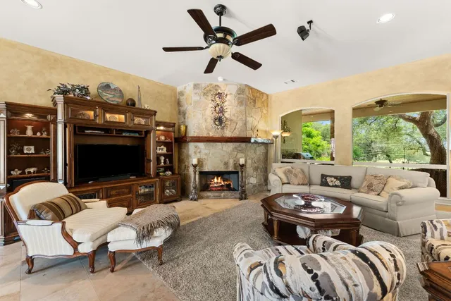 $999,000 | 2014 Lakeway Boulevard, Lakeway, TX 78734