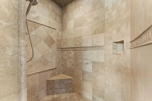 $999,000 | 2014 Lakeway Boulevard, Lakeway, TX 78734