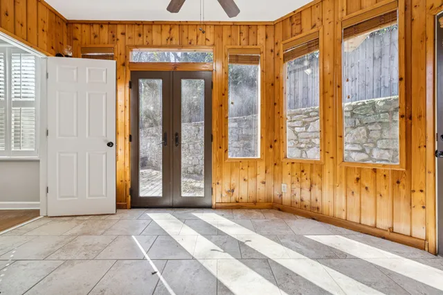 a view of entryway with a door