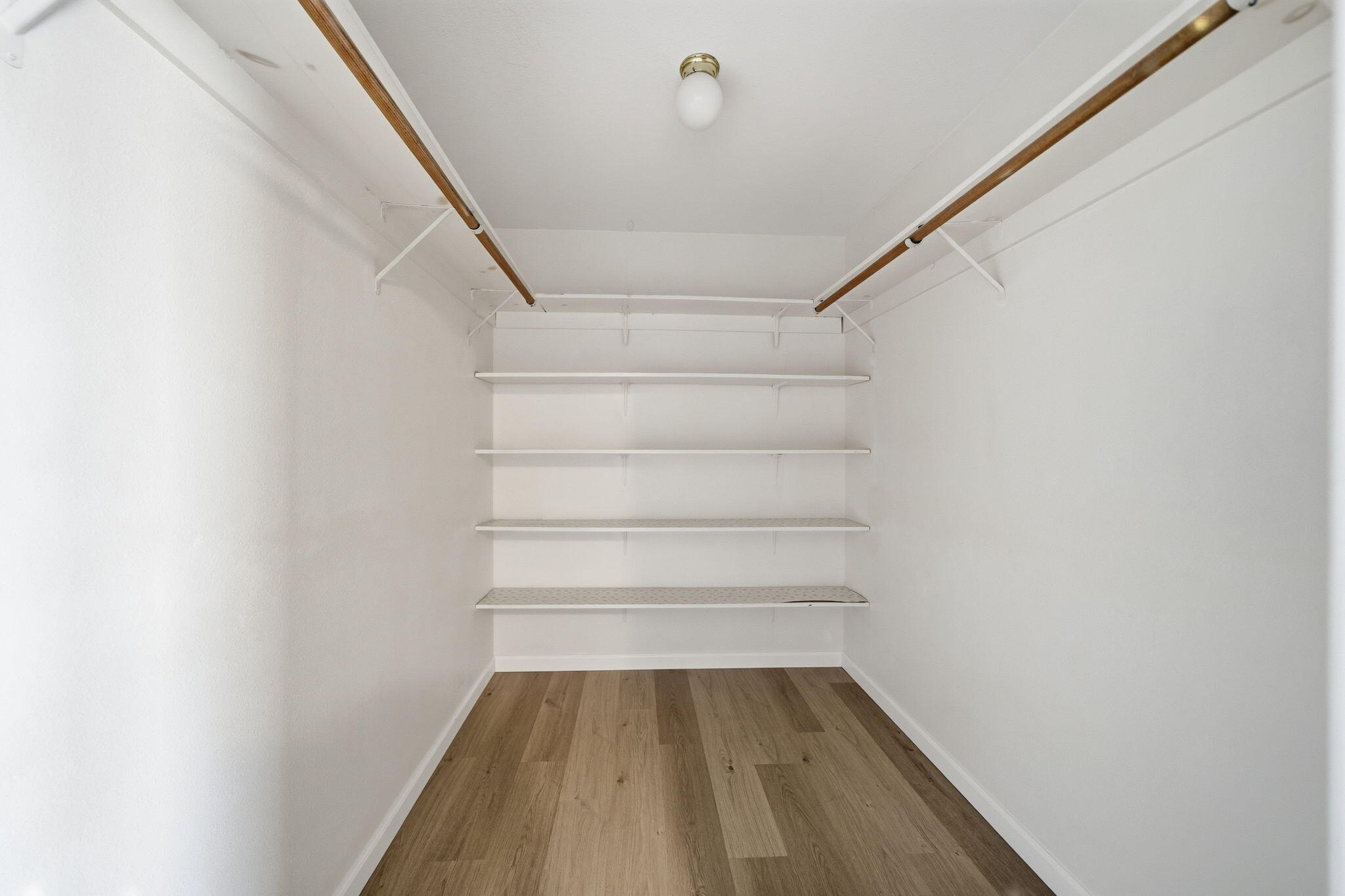 14435 Del Oro Court Red Bluff, CA 96080 - Photo 16 of 28 a view of a hallway