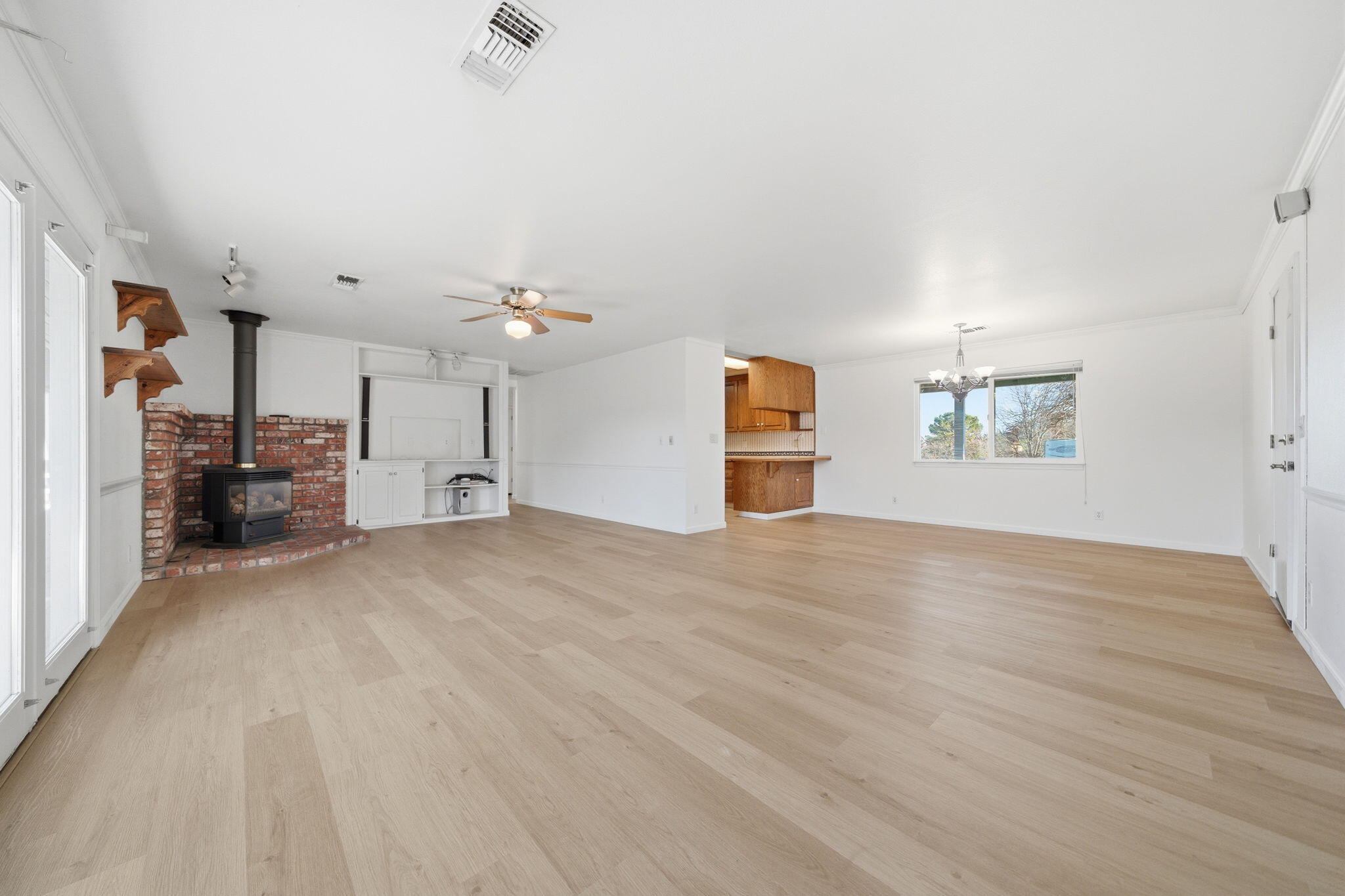 14435 Del Oro Court Red Bluff, CA 96080 - Photo 7 of 28 a very nice looking room with a large window
