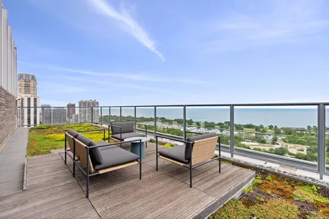 $199,000 | 2400 North Lakeview Avenue, Unit 1116, Chicago, IL 60614