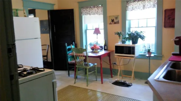 $1,775 | 1701 Sylvester Road, Houston, TX 77009