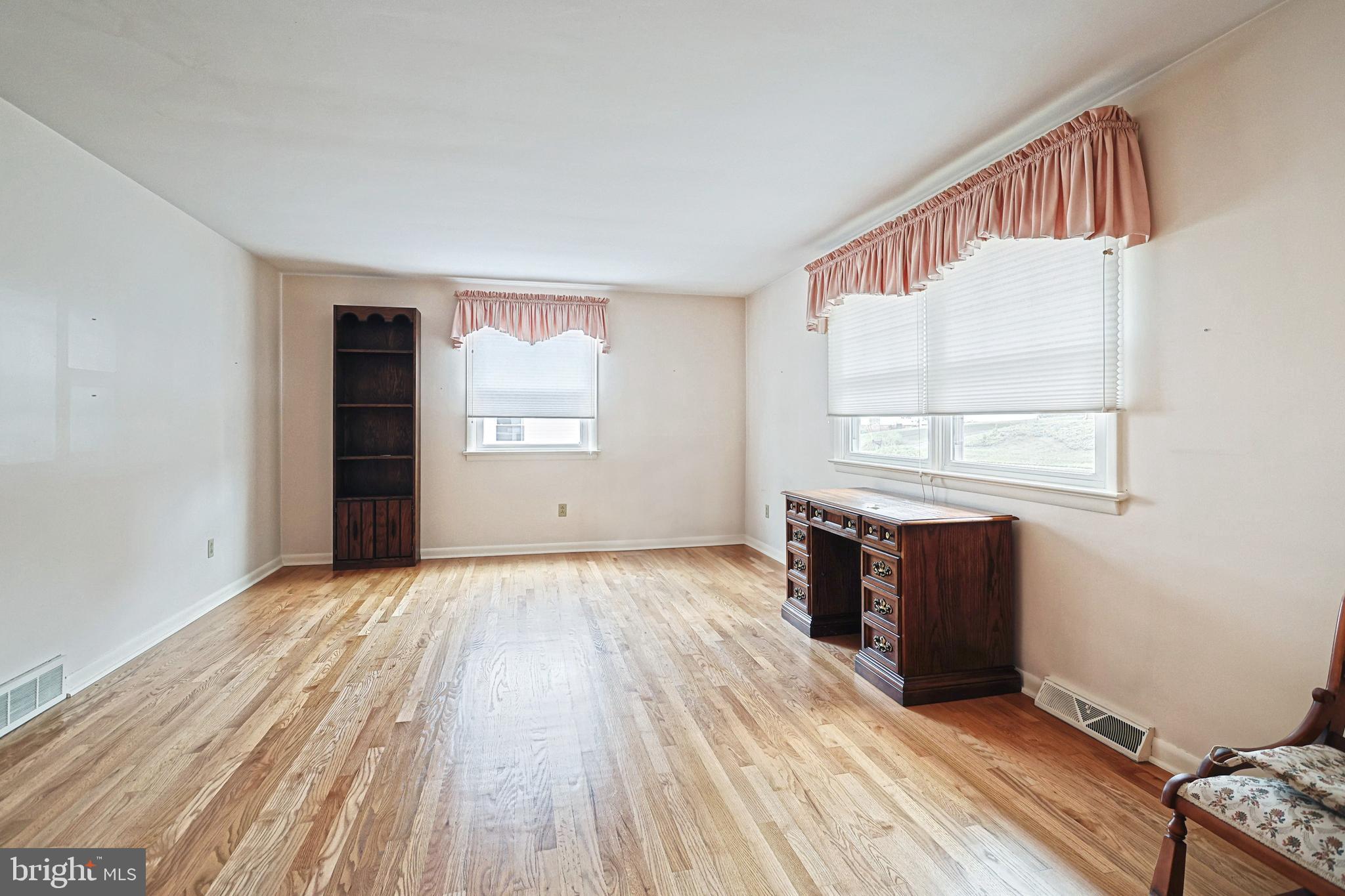 1825 Lilac Road York, PA 17408 - Photo 6 of 35 Gallery Image 6