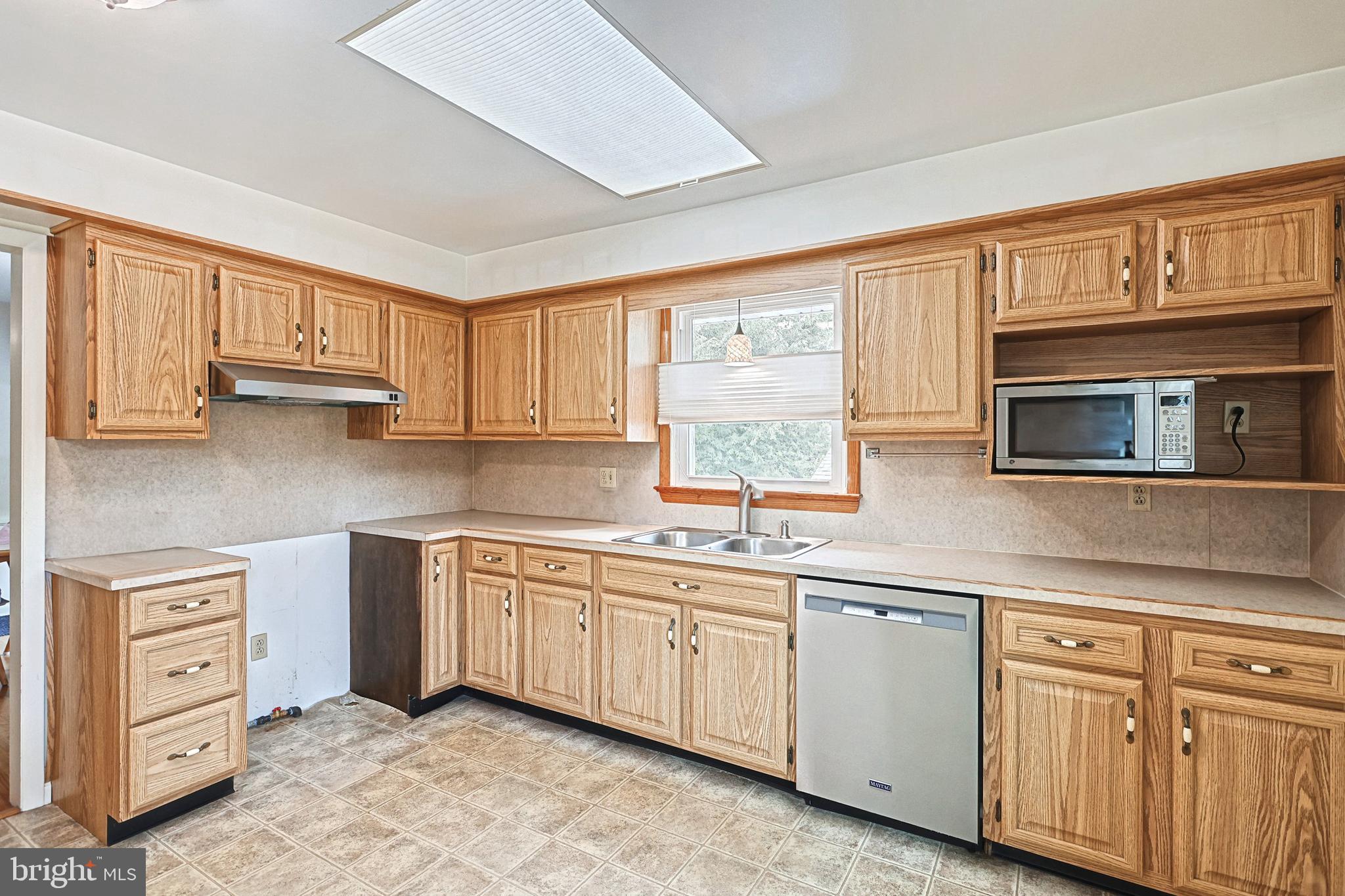 1825 Lilac Road York, PA 17408 - Photo 9 of 35 Gallery Image 9