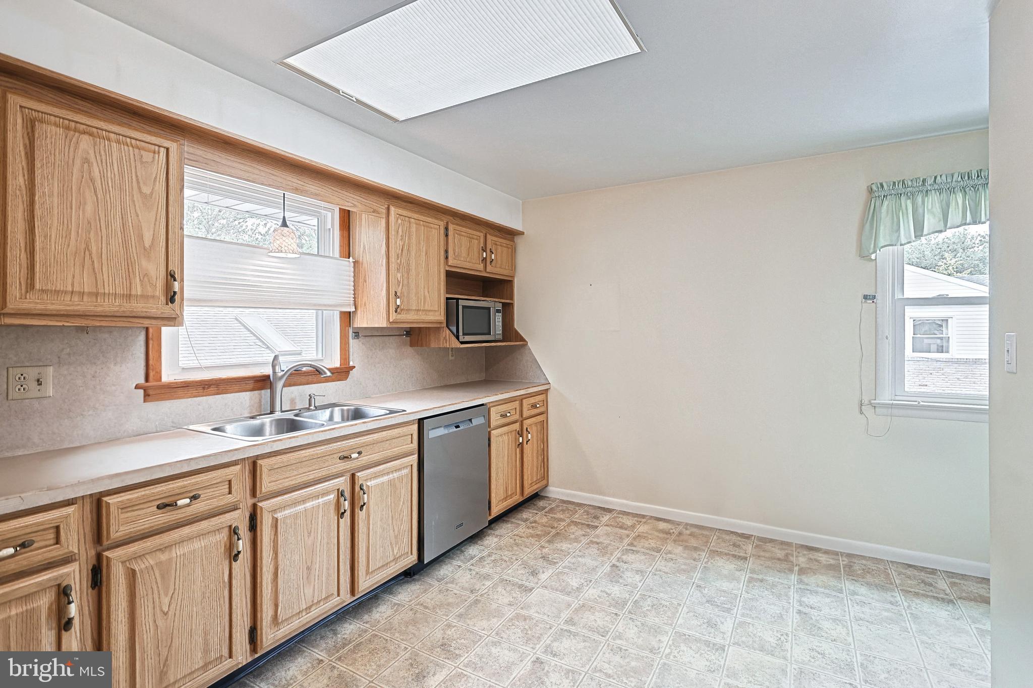 1825 Lilac Road York, PA 17408 - Photo 10 of 35 Gallery Image 10