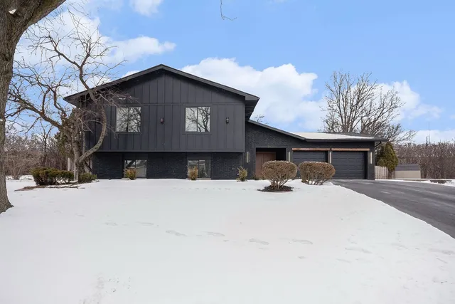 $889,999 | 1430 Holland Place, Downers Grove, IL 60515