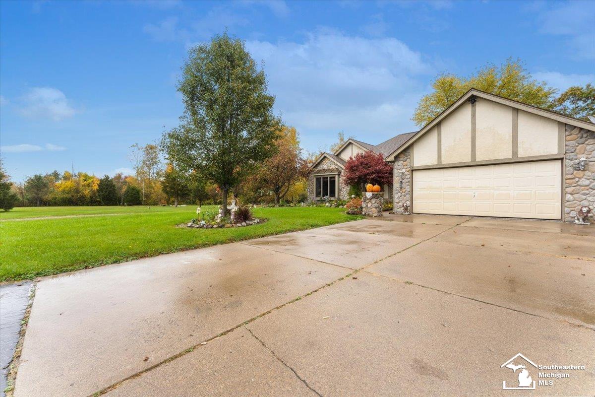 22077 Middlebelt Road New Boston, MI 48164 - Photo 2 of 41