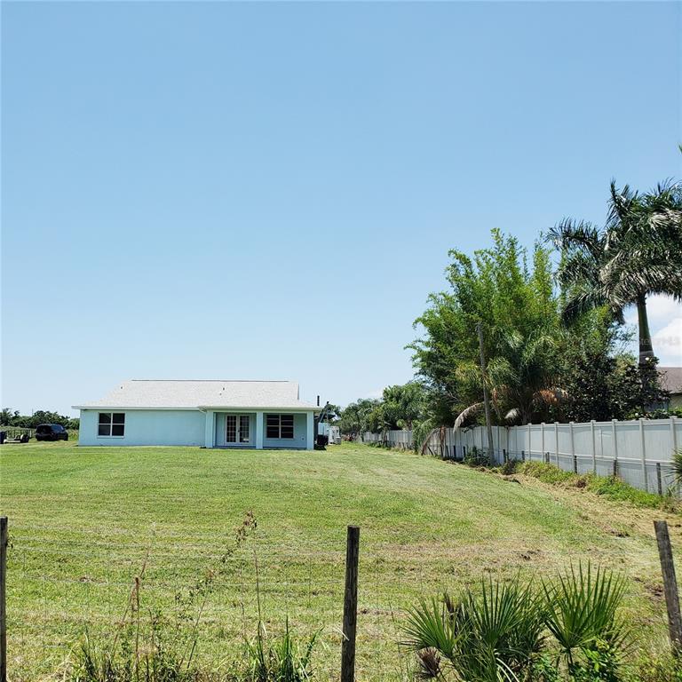 6720 Prospect Road Sarasota, FL 34243 - Photo 1 of 1 Front View