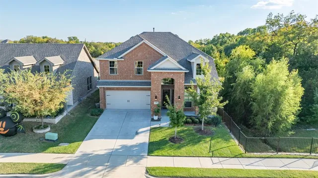 a view of house with a yard