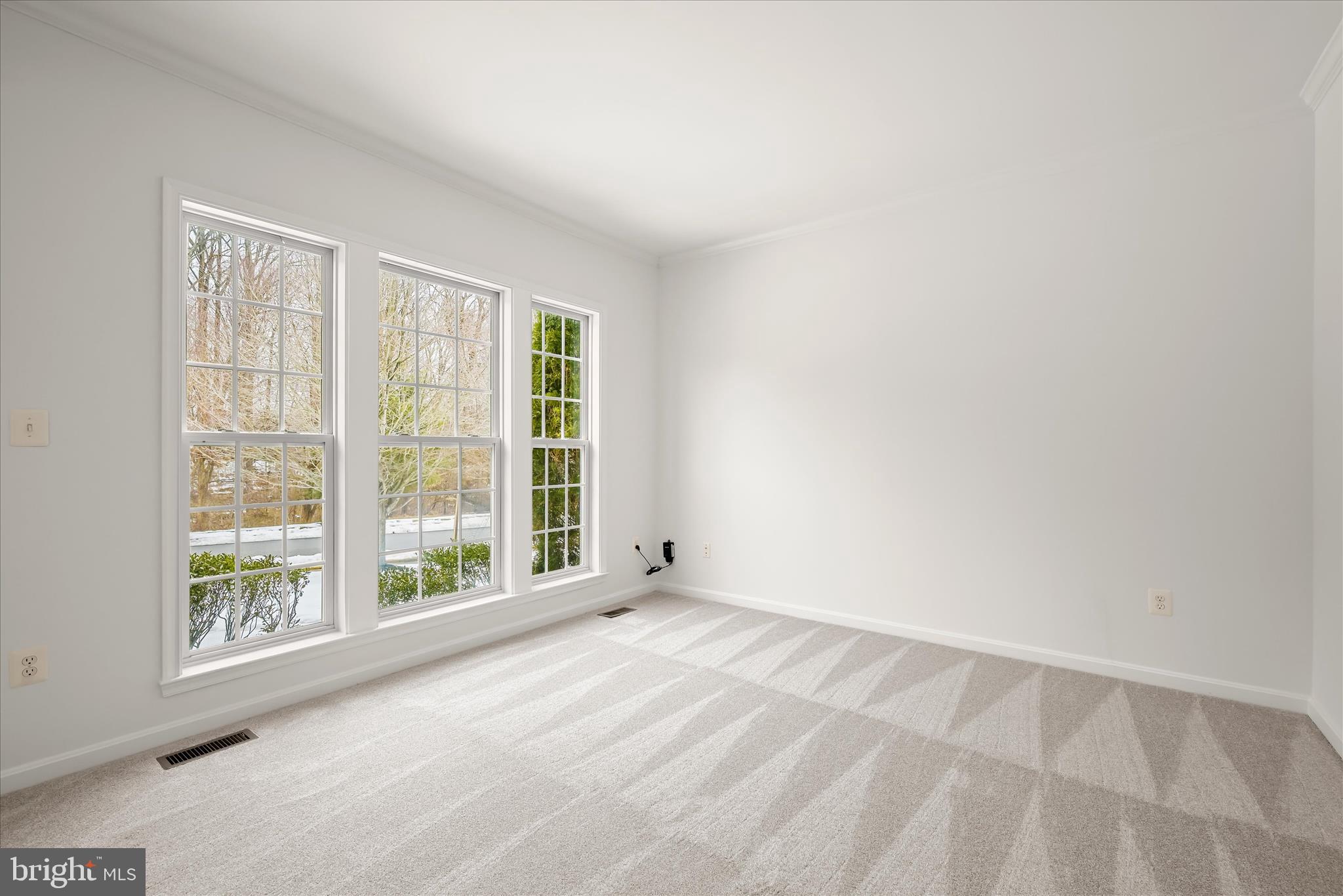 8433 Roberts Road Ellicott City, MD 21043 - Photo 21 of 84 Living room