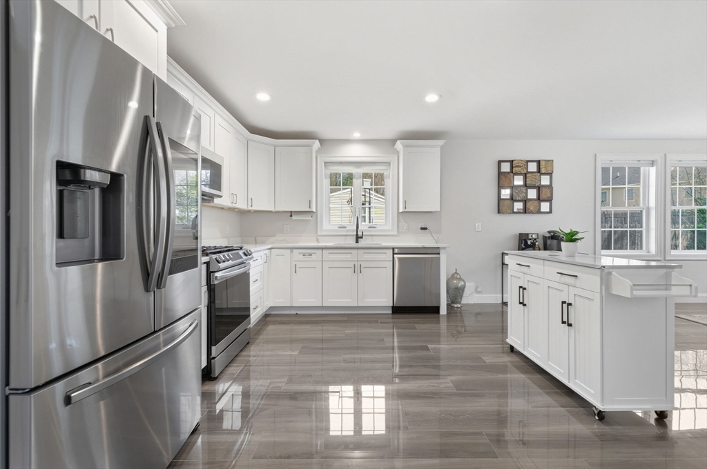1295 Main Street Reading, MA 01867 - Photo 5 of 42